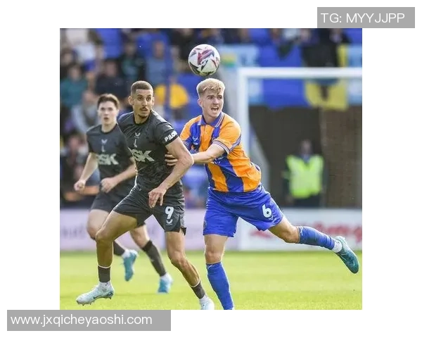 克鲁与什鲁斯的激烈对决揭示英甲联赛的竞争魅力与球队实力较量